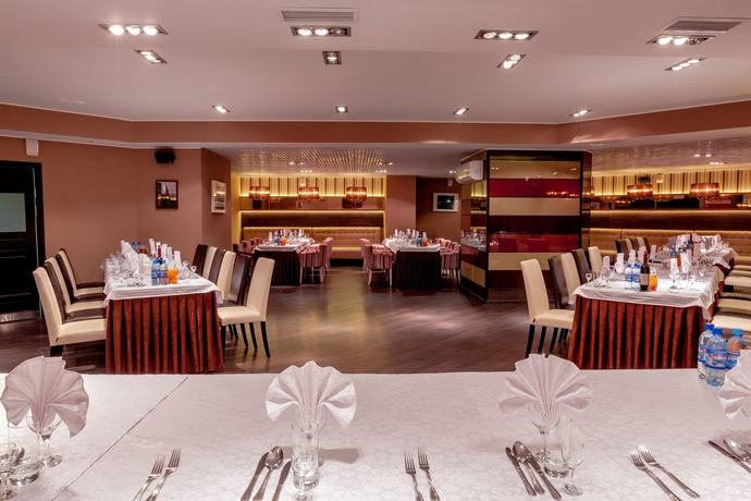 Imagen del bar/restaurante del Hotel President, Ufa. Foto 2