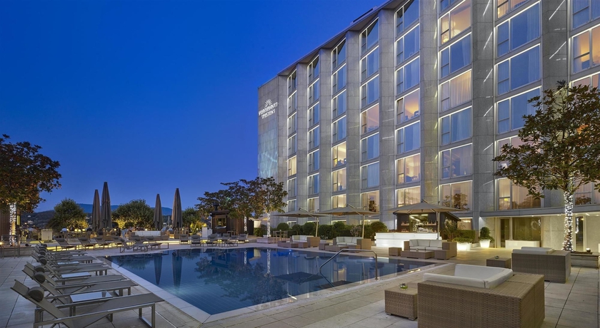 Imagen de la piscina del Hotel President Wilson, A Luxury Collection , Geneva. Foto 16