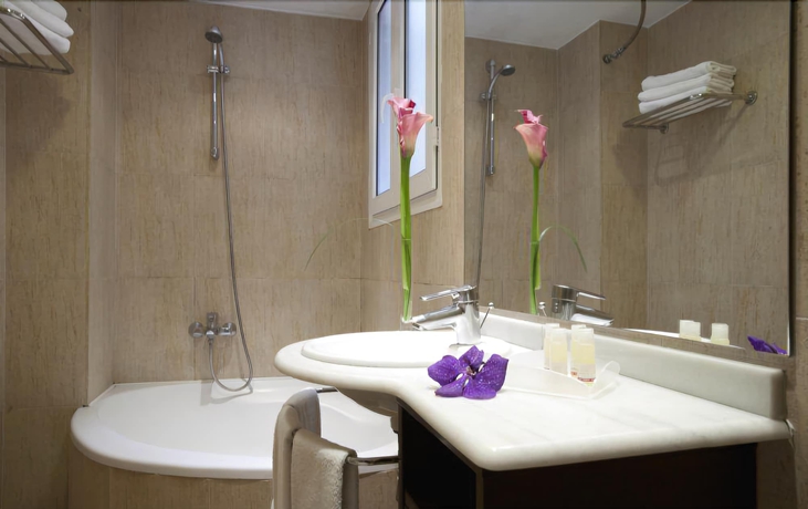 Imagen de la habitación del Hotel Presidente, Granada. Foto 17