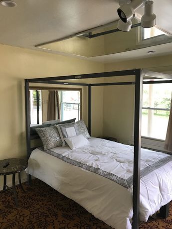 Imagen de la habitación del Hotel Presidential Inn and Suites. Foto 8