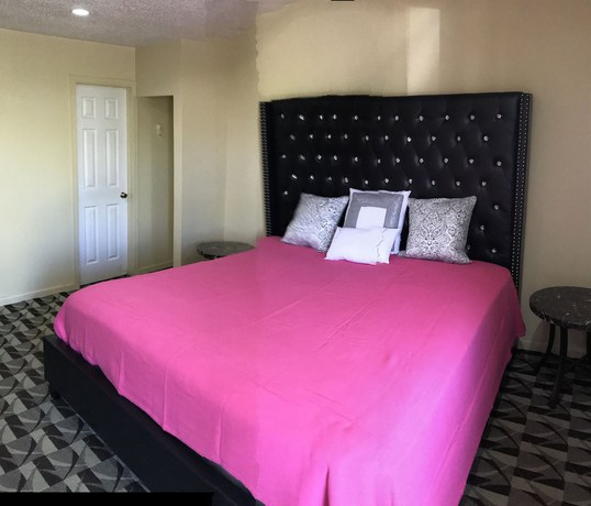 Imagen de la habitación del Hotel Presidential Inn and Suites. Foto 11