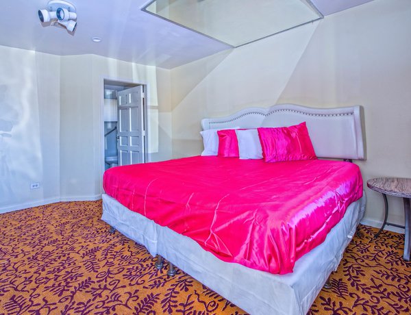 Imagen de la habitación del Hotel Presidential Inn and Suites. Foto 14