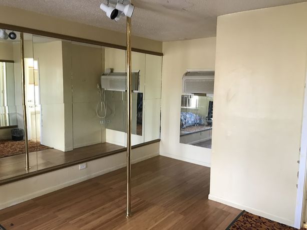 Imagen de la habitación del Hotel Presidential Inn and Suites. Foto 15