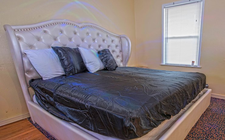 Imagen de la habitación del Hotel Presidential Inn and Suites. Foto 19