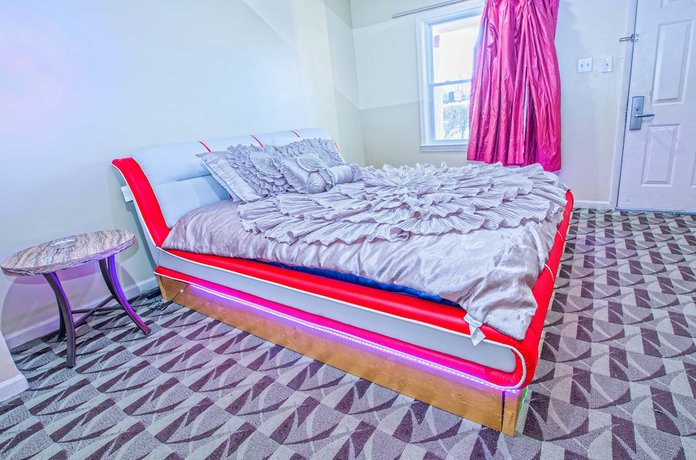 Imagen de la habitación del Hotel Presidential Inn and Suites. Foto 20