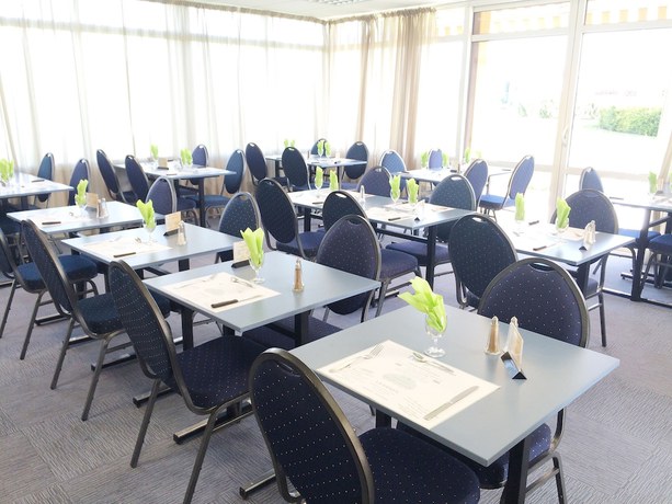 Imagen del bar/restaurante del Hotel Pressoir H&ocirc;tel, Saint-Calais. Foto 5