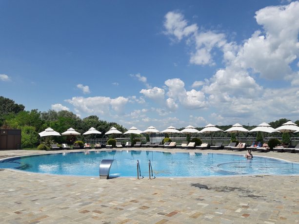 Imagen de la piscina del Hotel Prestige, Belene. Foto 19