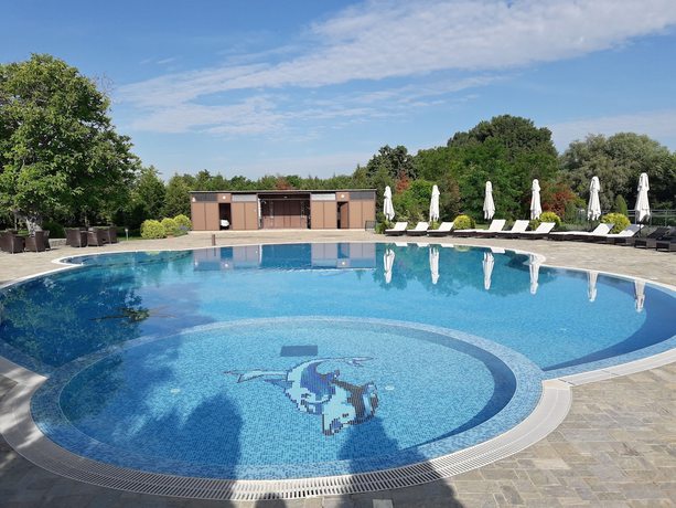Imagen de la piscina del Hotel Prestige, Belene. Foto 20