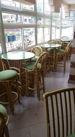 Imagen del bar/restaurante del Hotel Prestige, Ciudad de Meru. Foto 5