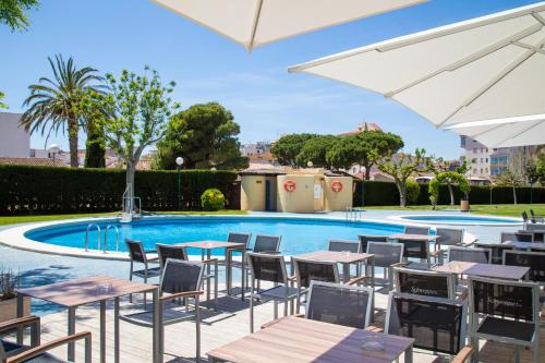 Imagen de la piscina del Hotel Prestige Goya Park. Foto 9