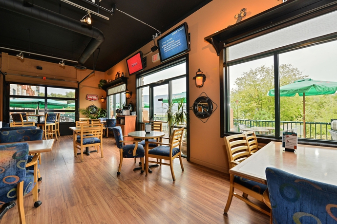 Imagen del bar/restaurante del Hotel Prestige Harbourfront Resort. Foto 3