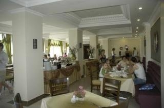 Imagen del bar/restaurante del Hotel Prestige Hotel & Apart. Foto 3