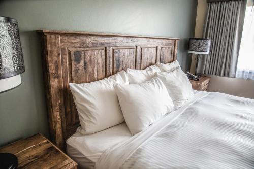 Imagen de la habitación del Hotel Prestige Hudson Bay Lodge and Conference Centre, WorldHotels Crafted Collection. Foto 8