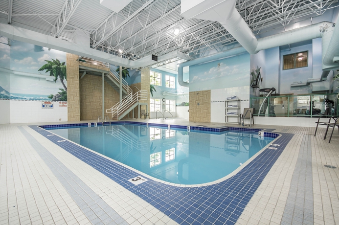 Imagen de la piscina del Hotel Prestige Kamloops. Foto 15