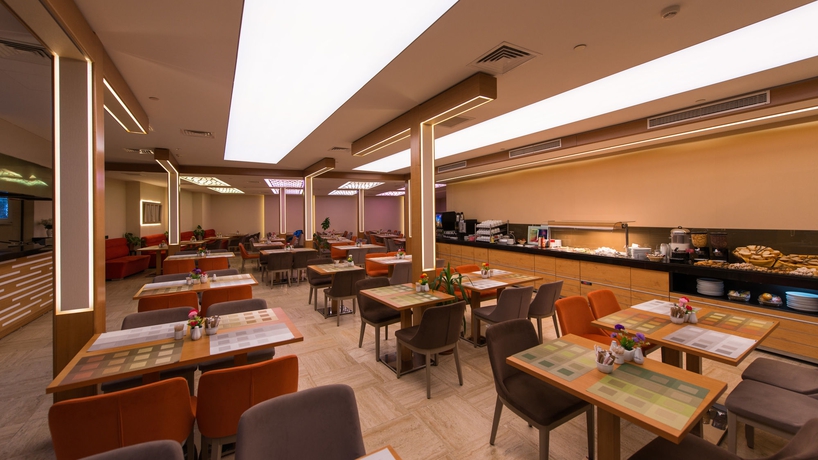 Imagen del bar/restaurante del Hotel Prestige Old City. Foto 7