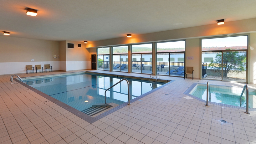 Imagen de la piscina del Hotel Prestige Rocky Mountain Resort. Foto 16