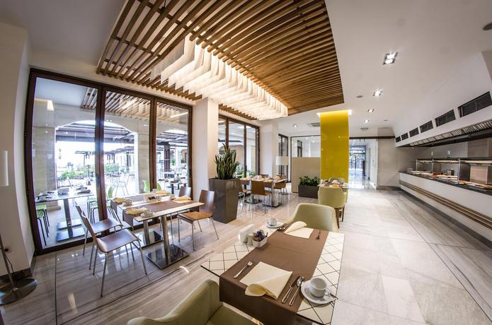 Imagen del bar/restaurante del Hotel Prestige Sands Resort. Foto 3
