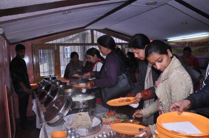 Imagen del bar/restaurante del Hotel Prestige, Shimla. Foto 15