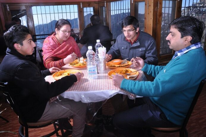 Imagen del bar/restaurante del Hotel Prestige, Shimla. Foto 17