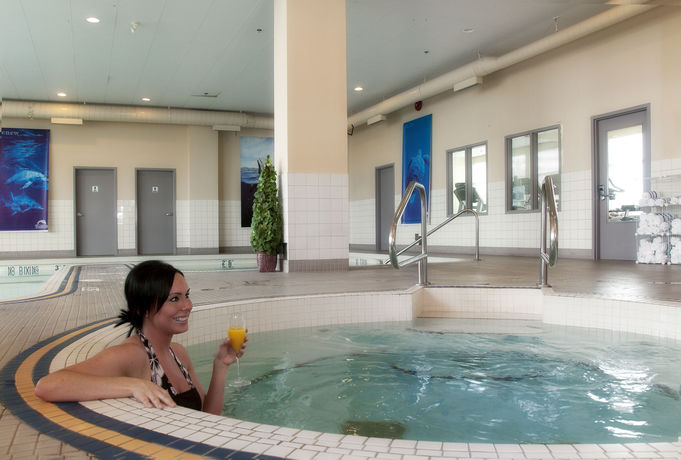 Imagen de la piscina del Hotel Prestige Treasure Cove Resort. Foto 16