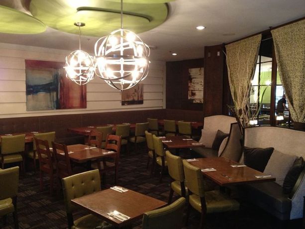 Imagen del bar/restaurante del Hotel Prestige Treasure Cove Resort. Foto 3