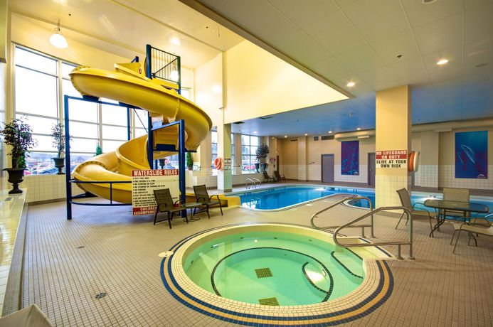 Imagen de la piscina del Hotel Prestige Treasure Cove Resort. Foto 17