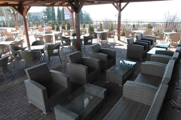 Imagen de los exteriores del Hotel Prestol. Foto 11