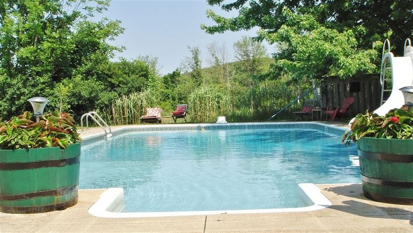 Imagen de la piscina del Hotel Pretty River Valley Country Inn. Foto 15