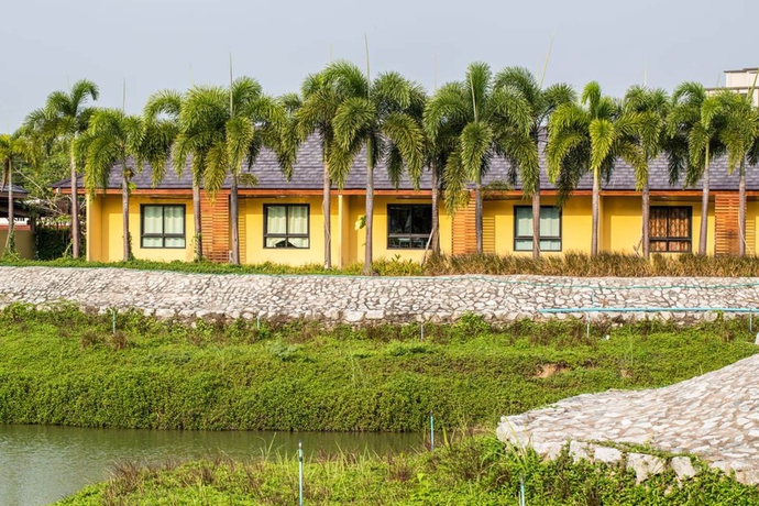 Imagen de los exteriores del Hotel Prew Lom Chom Nam. Foto 14