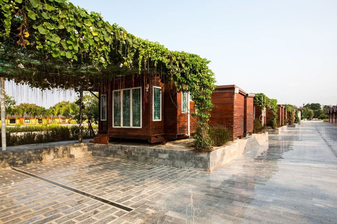 Imagen de los exteriores del Hotel Prew Lom Chom Nam. Foto 17