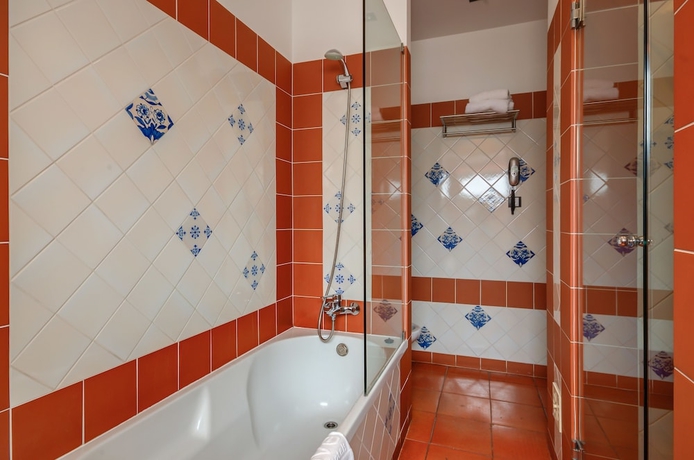 Imagen de la habitación del Hotel Príncipe Real. Foto 14