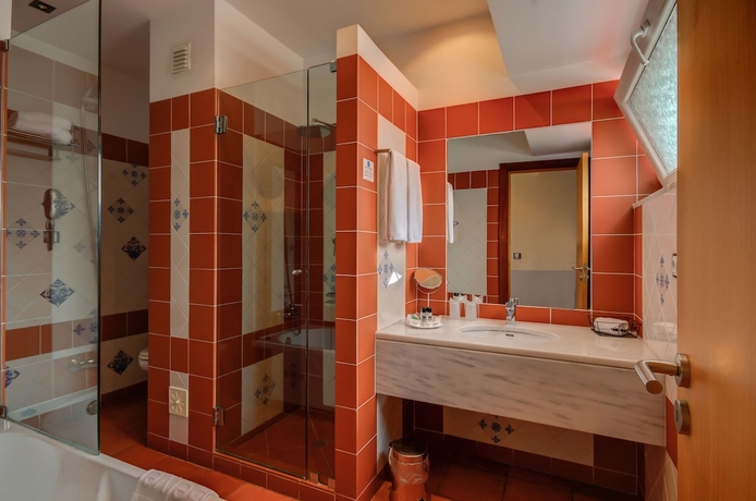 Imagen de la habitación del Hotel Príncipe Real. Foto 15