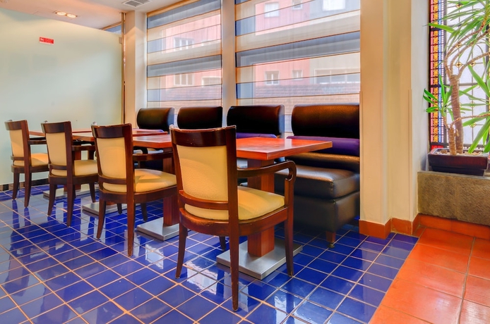 Imagen del bar/restaurante del Hotel Príncipe Real. Foto 2