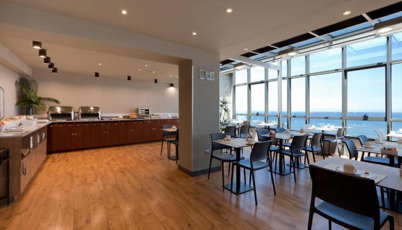 Imagen del bar/restaurante del Hotel Pr&iacute;ncipe de Asturias. Foto 2