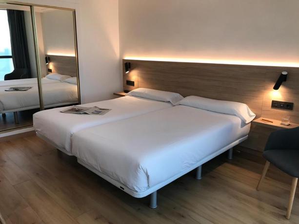 Imagen de la habitación del Hotel Pr&iacute;ncipe de Asturias. Foto 9