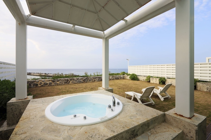 Imagen de la piscina del Hotel Pricia Resort Yoron. Foto 19