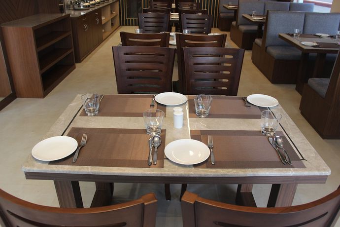 Imagen del bar/restaurante del Hotel Pride Biznotel Canopus Digha. Foto 3