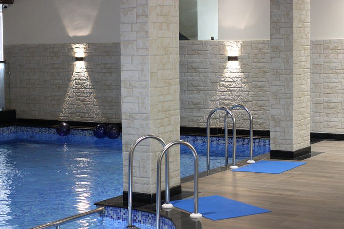 Imagen de la piscina del Hotel Pride Biznotel Canopus Digha. Foto 8