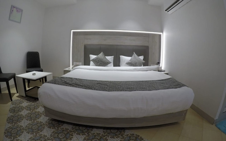 Imagen de la habitación del Hotel Pride By Samrat. Foto 16
