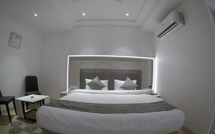 Imagen de la habitación del Hotel Pride By Samrat. Foto 17
