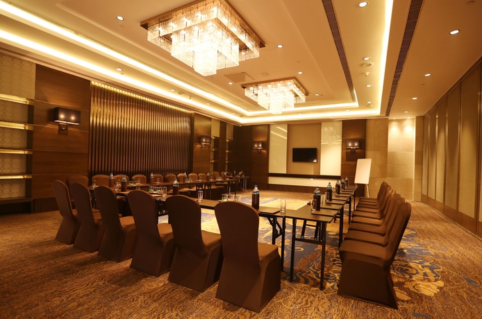 Imagen de los interiores del Hotel Pride Plaza Aerocity New Delhi. Foto 12