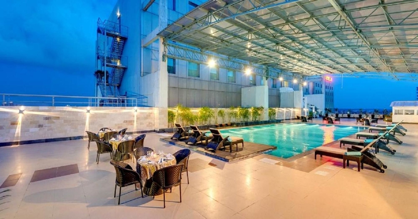 Imagen de la piscina del Hotel Pride Plaza , Kolkata. Foto 10
