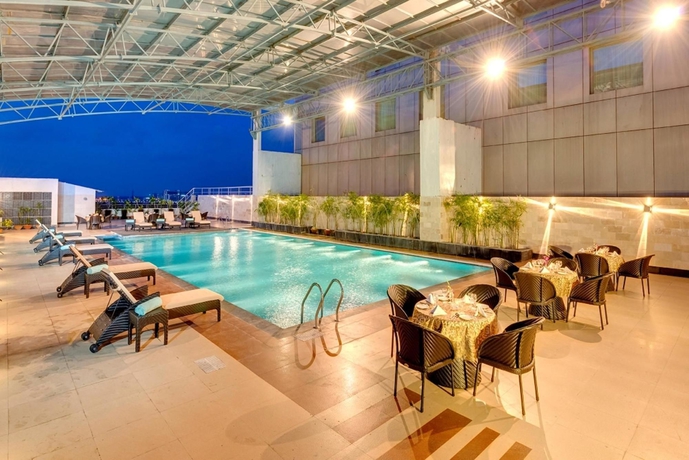 Imagen de la piscina del Hotel Pride Plaza , Kolkata. Foto 11
