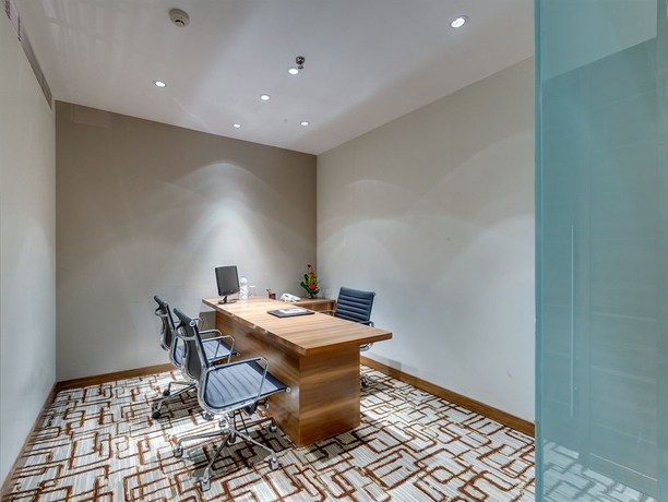 Imagen de los interiores del Hotel Pride Plaza , Kolkata. Foto 7