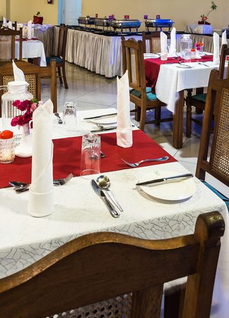 Imagen del bar/restaurante del Hotel PrideInn Diani. Foto 3