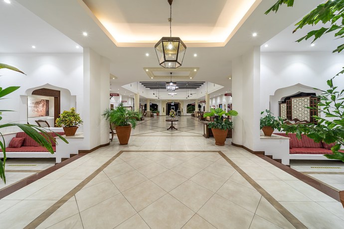 Imagen de los interiores del Hotel PrideInn Paradise Beach Resort and Spa. Foto 12