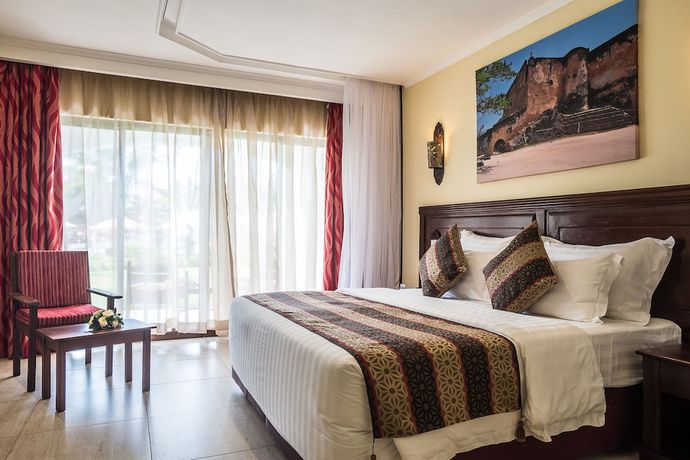 Imagen de la habitación del Hotel PrideInn Paradise Beach Resort and Spa. Foto 2