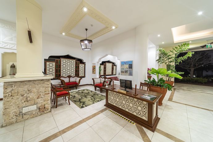 Imagen de los interiores del Hotel PrideInn Paradise Beach Resort and Spa. Foto 17