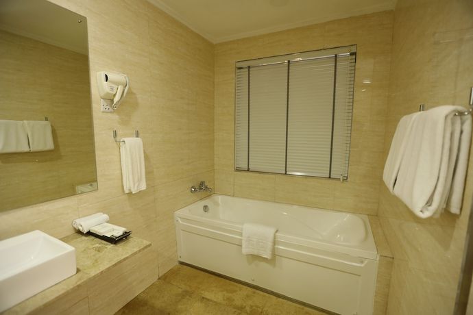 Imagen de la habitación del Hotel PrideInn Plaza Nairobi Airport. Foto 6