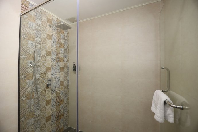 Imagen de la habitación del Hotel PrideInn Plaza Nairobi Airport. Foto 17